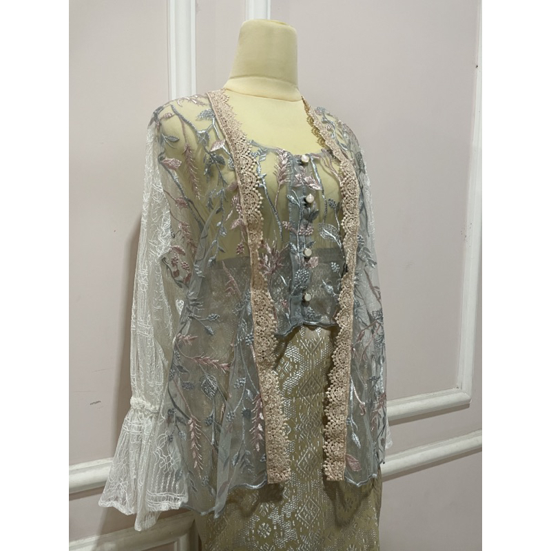 SEWA SATU SET BAJU KONDANGAN poeny