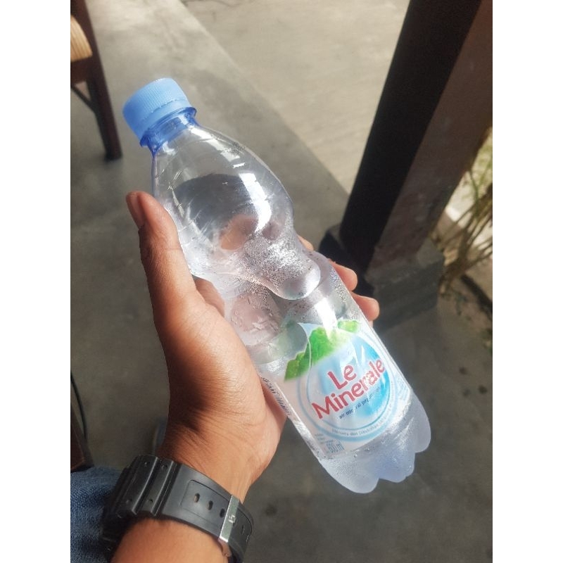 

Le Minerale Air Mineral Kemasan 600ml
