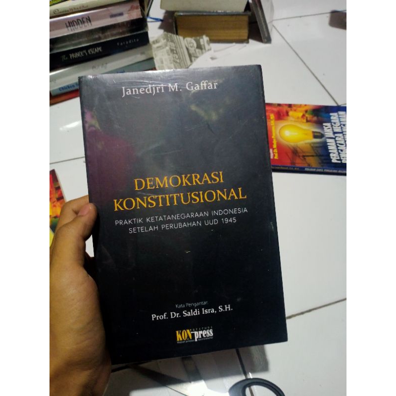 DEMOKRASI KONSTITUSIONAL