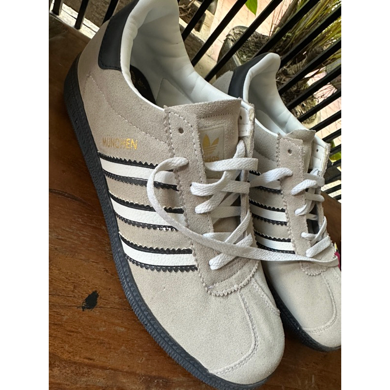 sepatu adidas munchen size 43  grey