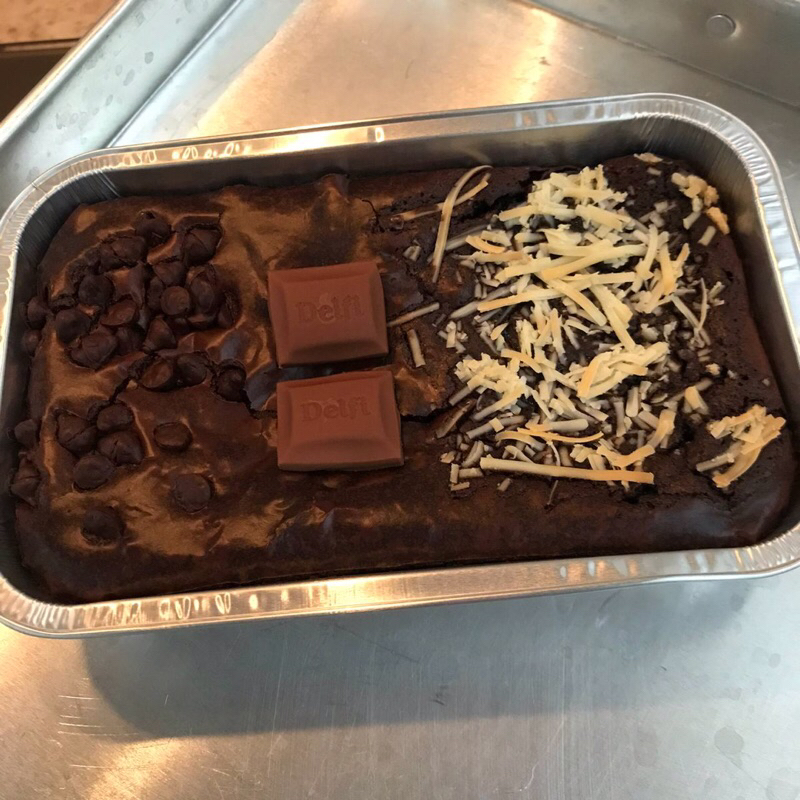 

Fudgy brownies by Araya food.Topping random sesuai ready stock