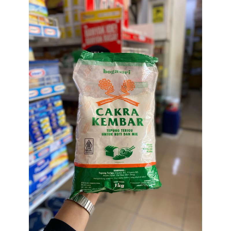 

Tepung Bogasari Cakra Kembar 1kg
