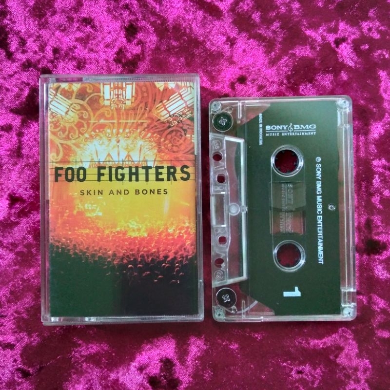 Kaset Foo Fighters - Skin And Bones