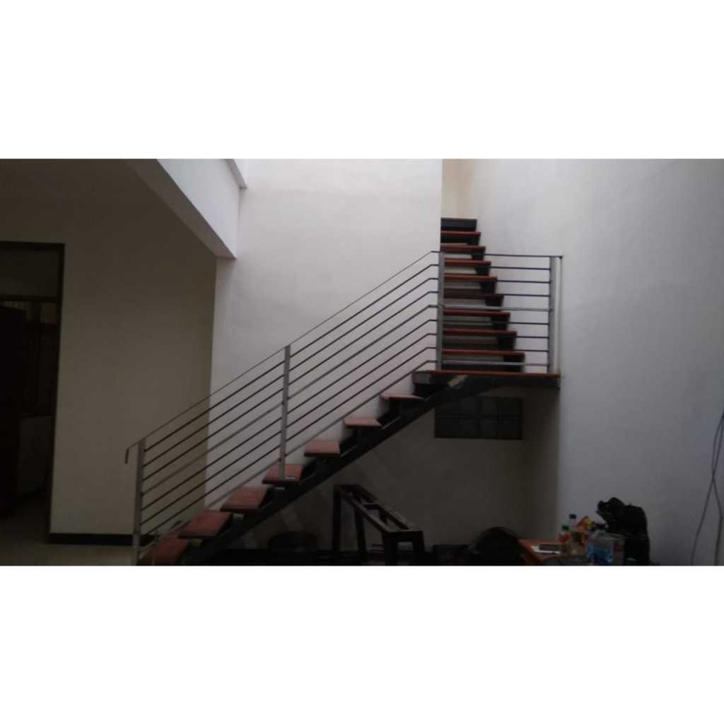 Tangga rebah, putar trap kayu rumah minimalis modern Bandung