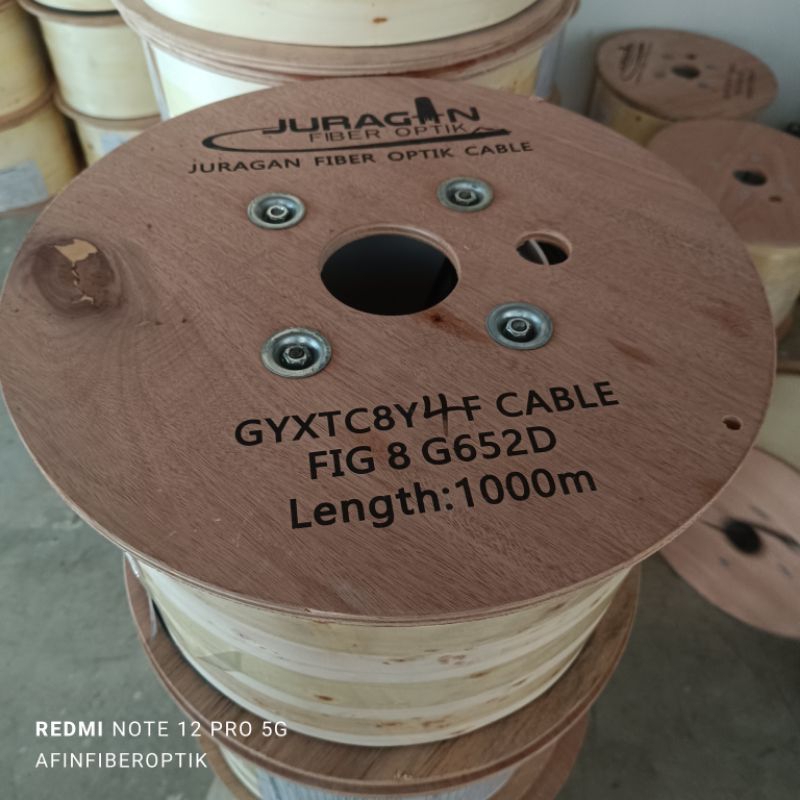 kabel fo 4 core fig 8 panjang 1.000 meter/kabel ku mini 4 core fig 8