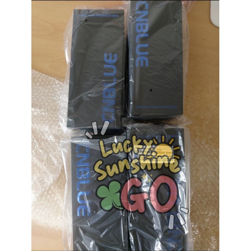 [READY STOCK] CNBLUE LIGHTSTICK & EMBLEM JUNG YONGHWA