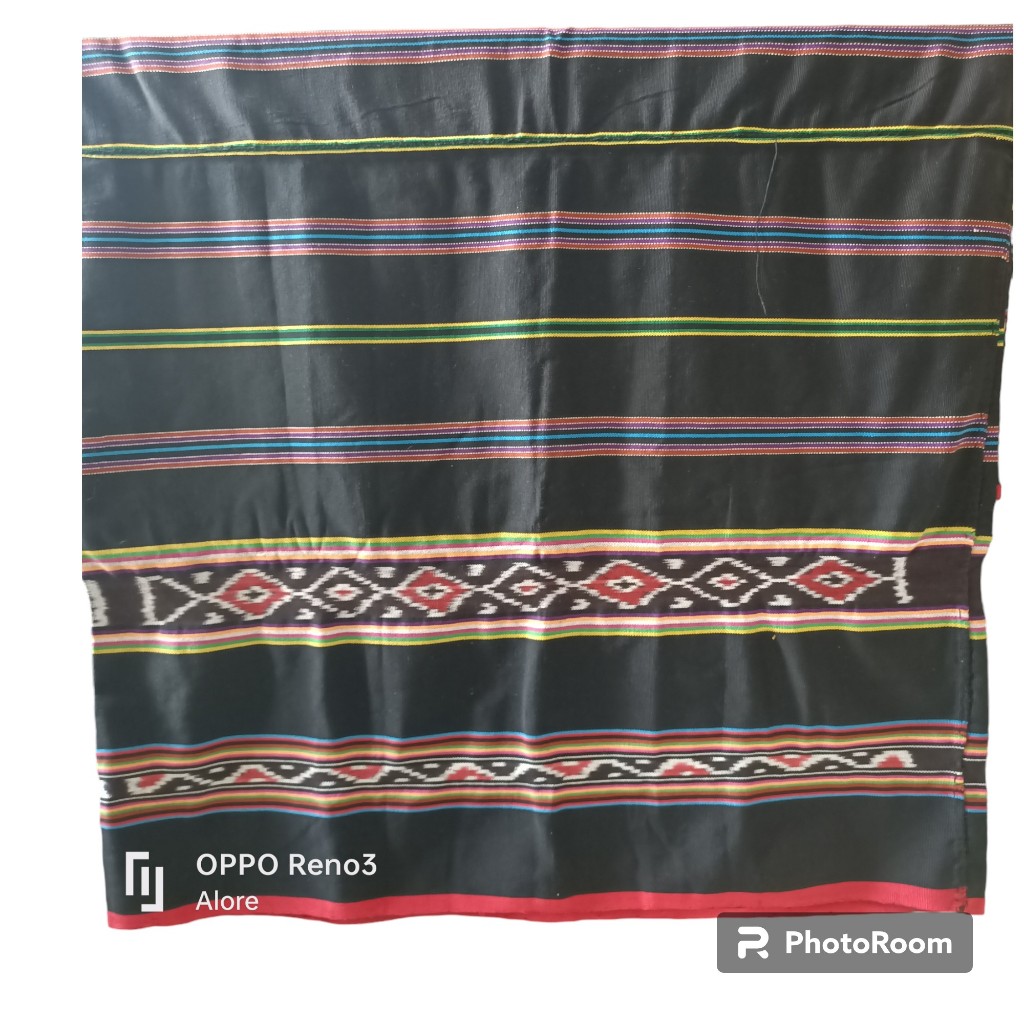 Kain tenun asli Alor, NTT - set sarung dan selendang hitam