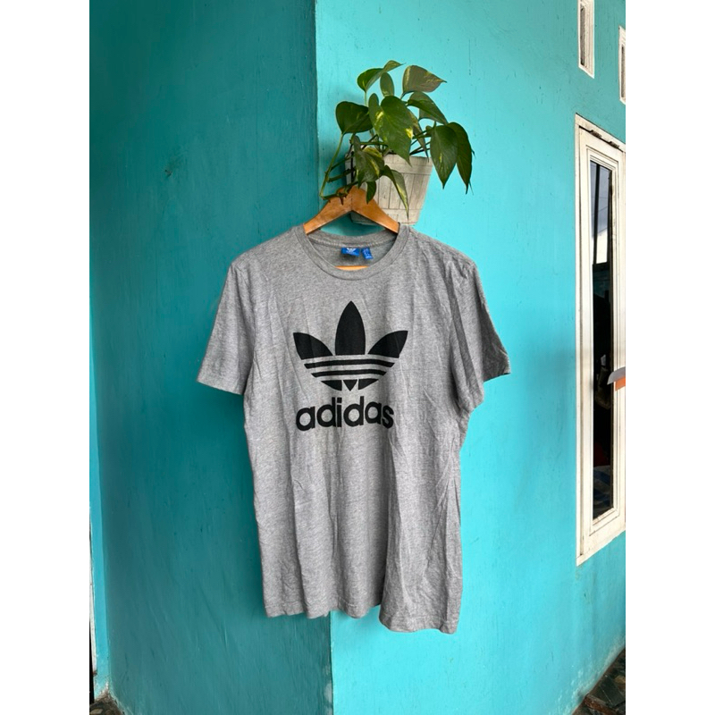Adidas trefoil