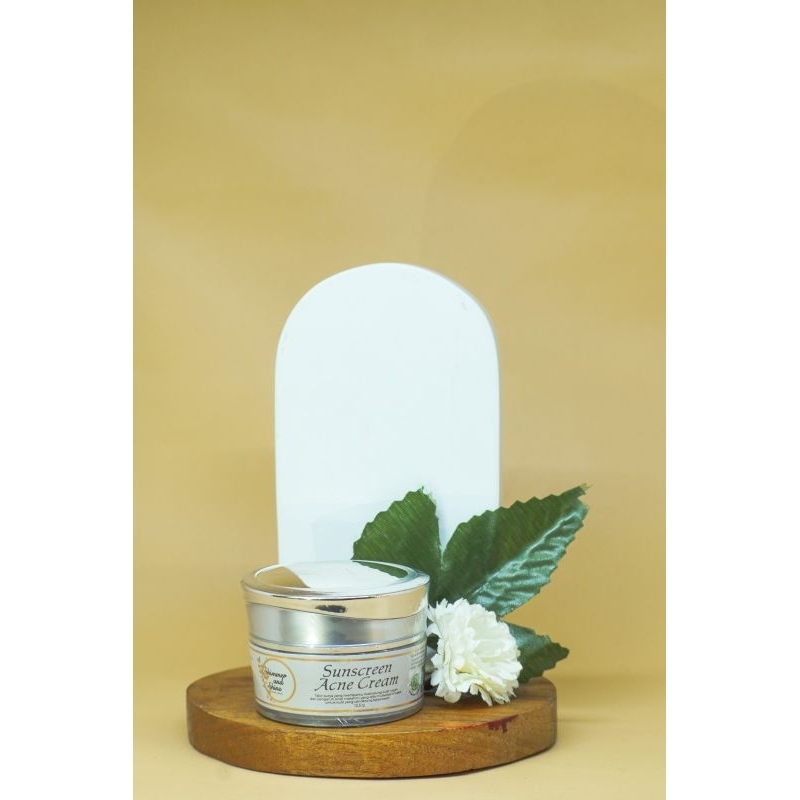 SUNSCREEN ACNE LIGHTENING SHIMMER AND SHINE