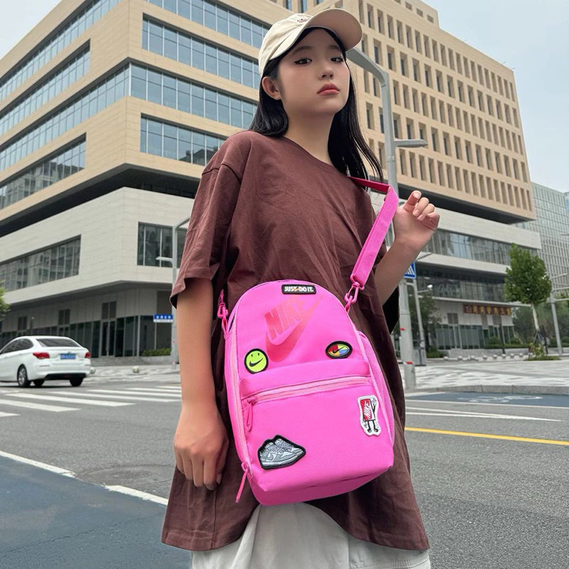 NIKE LUNCH PATCH SHOULDER BAG // SLINGBAG NIKE PINK