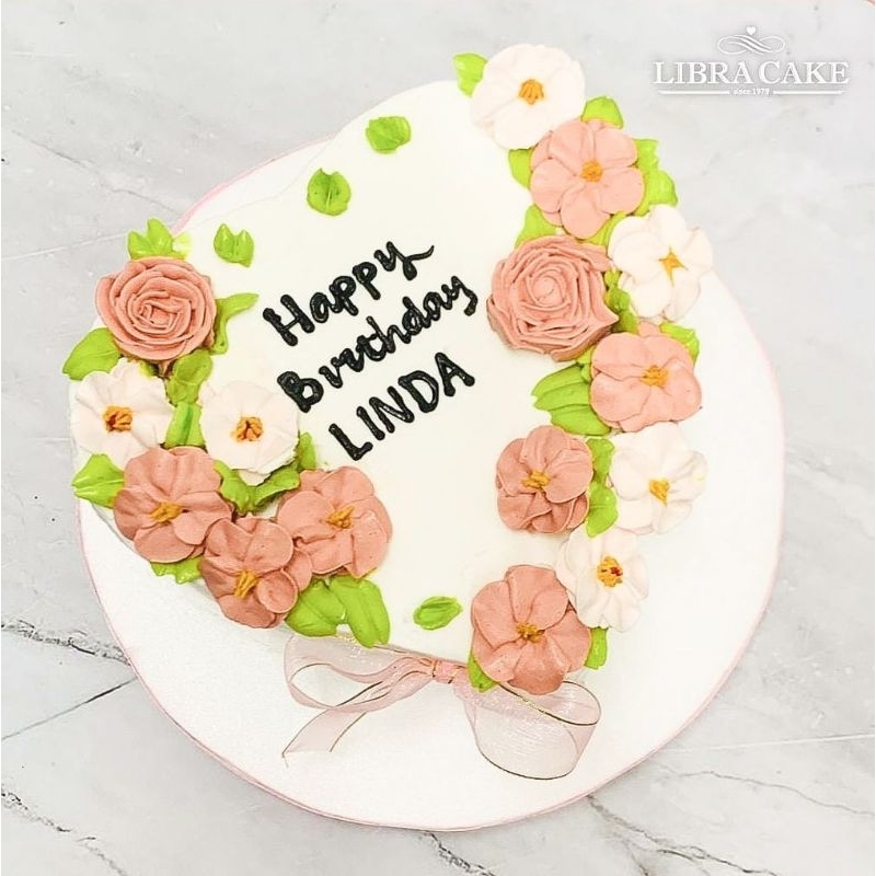

kue ulang tahun/birthday cake/ costume cake/cakeanniversary/kue ultah bentuk love