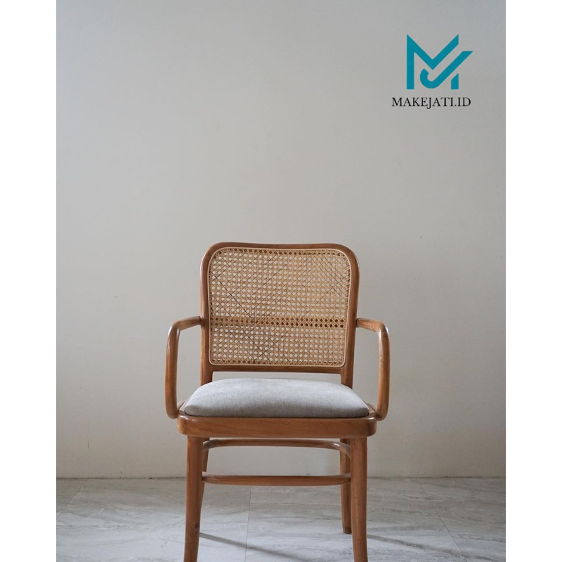 Kursi Jati Kelvin Busa