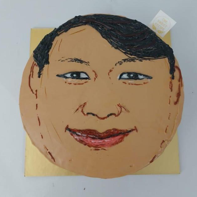 

Kue cowo Belah Tengah