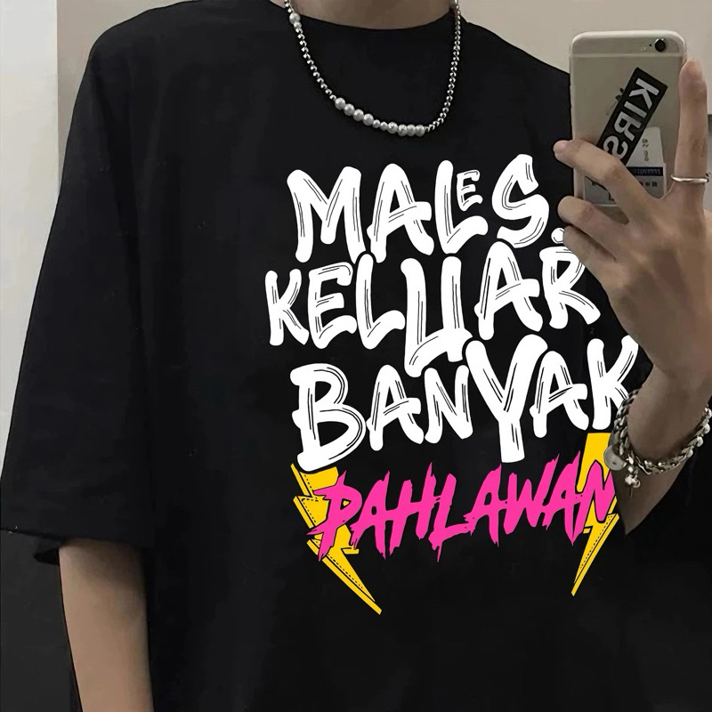 "Kaos Distro Oversize Pria/Wanita Motif Males Keluar - Sablon Depan - Hitam/Putih - Bisa COD"