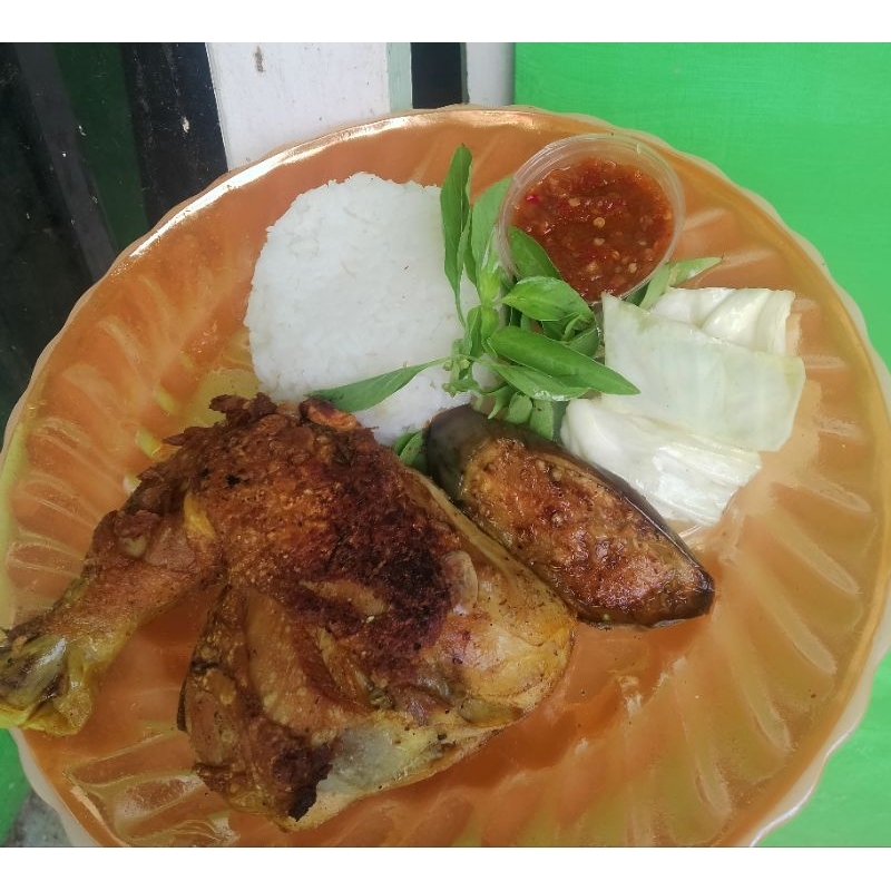 ayam goreng lalapan nasi