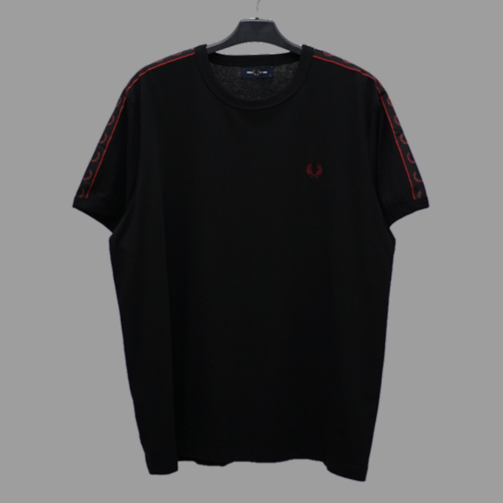 Fred Perry Tee Red Shoulder Taped In Black Kaos Pria dan Wanita Original Branded