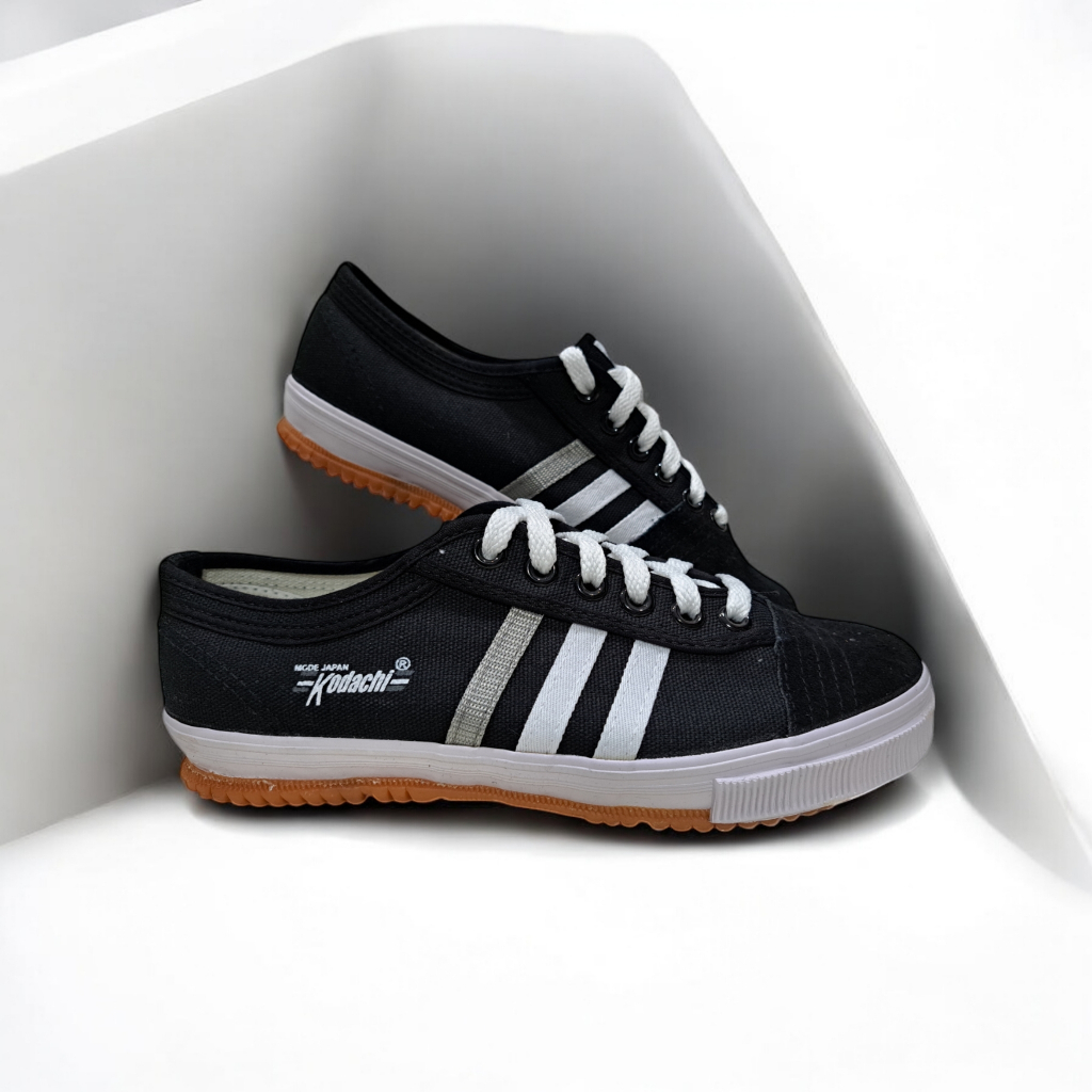 SEPATU CAPUNG SEPATU BADMINTON SEPATU TAKRAW SEPATU KODACHI SEPATU TERMURAH