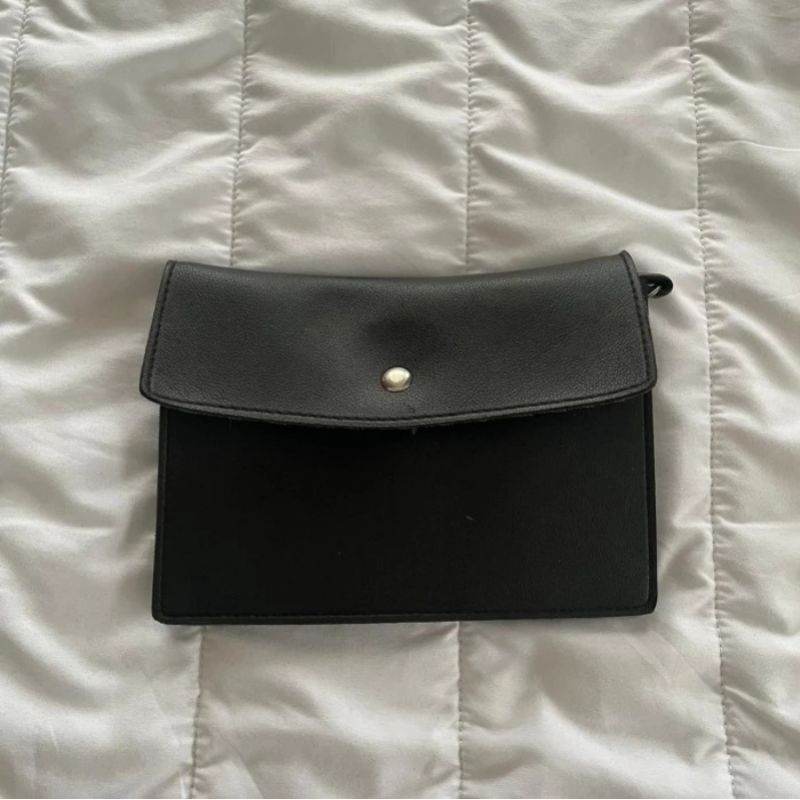 preloved tas selempang hitam usupso