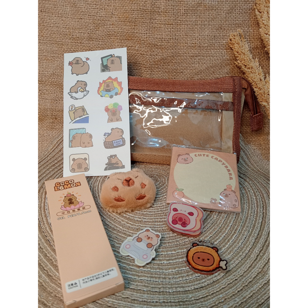 

Capybara Pencil Case Set terdiri dari 3 sekat