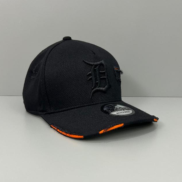 TOPI PRIA/TOPI BASEBALL D HITAM MOTIF ROBEK