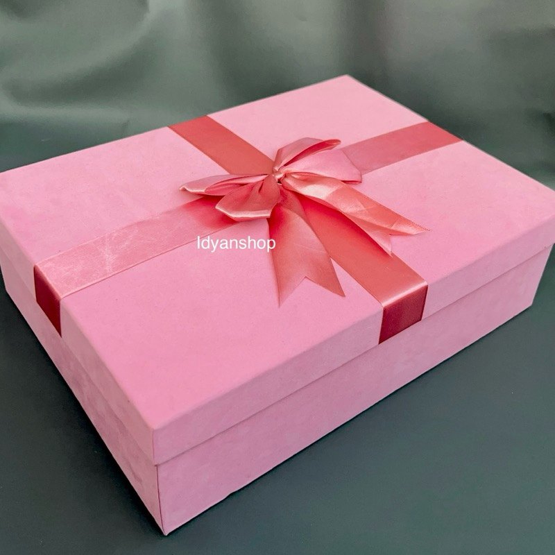 

HARDBOX BAHAN SUEDE KOTAK KADO KOKOH TEBAL 25CM X 35CM X 10CM