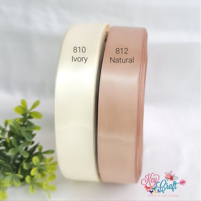 

Pita Satin import double side size 2,5cm warna ivory natural