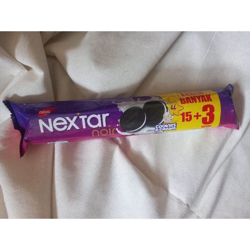 

NABATI NEXTAR NOIR COOKIES & SANDWICH RASA COOKIES & CREAM DAN COKLAT RICHOCO