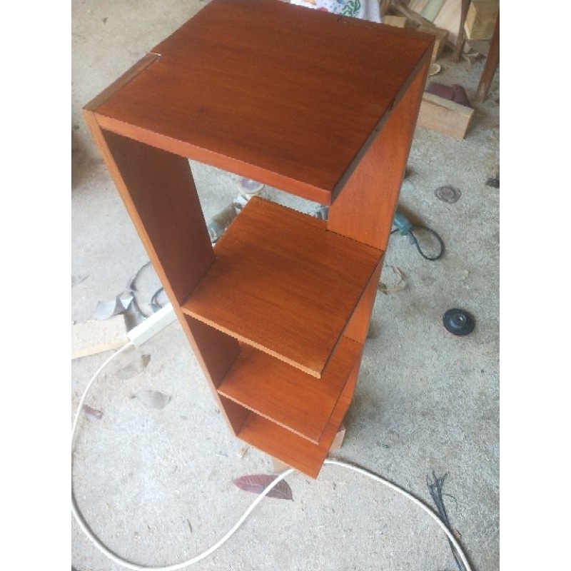 Rak sudut ruang tamu/raksudut/ aestethic/ raksudutminimalis/ raksusun kayu jati dan mahoni