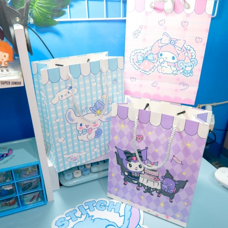 

[CRAFTIPLE] Paper Bag Tas Kado Motif Sanrio Kuromi Melody Cinnamoroll