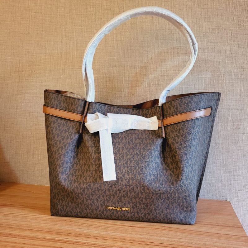mk emilia large ew tote sign brown n