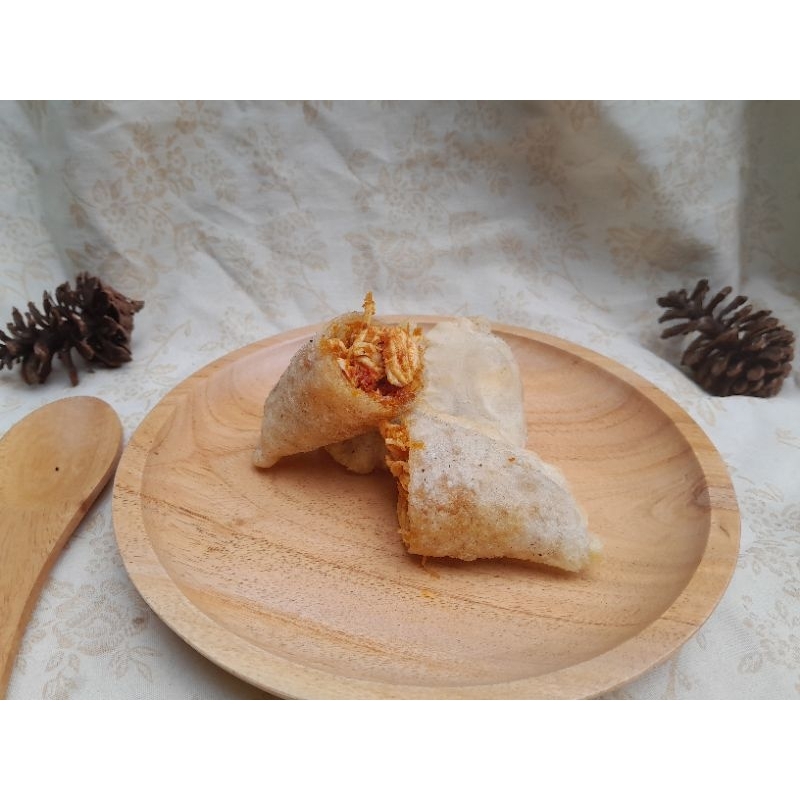 

Cireng Isi Full Ayam Suwir Pedas . 1 Pack Isi 5 Pcs