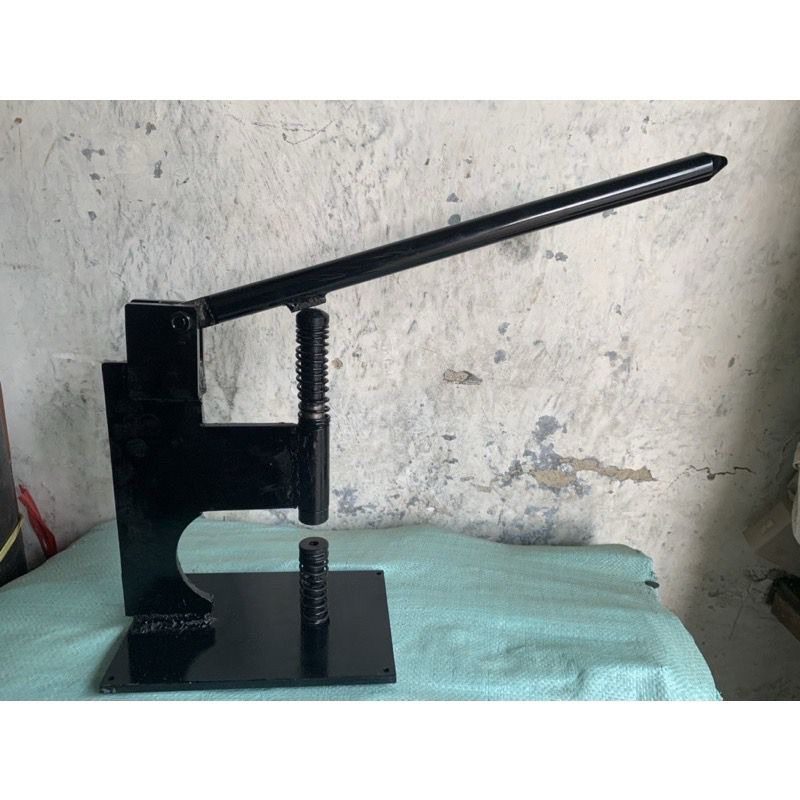 Presan mesin pasang kancing