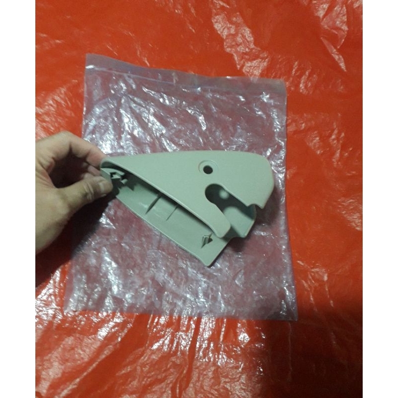 Cover baut jok tengah/baris kedua innova 2009-2015 original 1buah