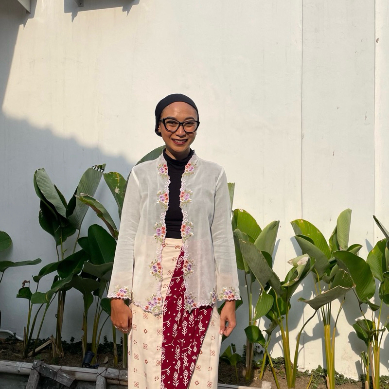 Kebaya Encim Bordir Lawasan