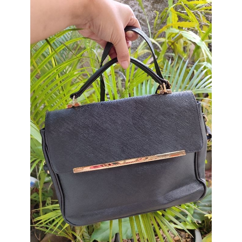Tas kantor wanita bahan kulit asli/ Tas selempang/ Sling bag warna hitam