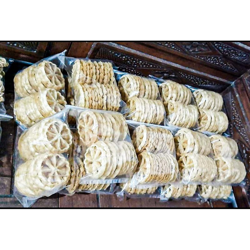 

KEMBANGGOYANG/CEMILAN ENAK/MAKANAN RINGAN yang Gurih