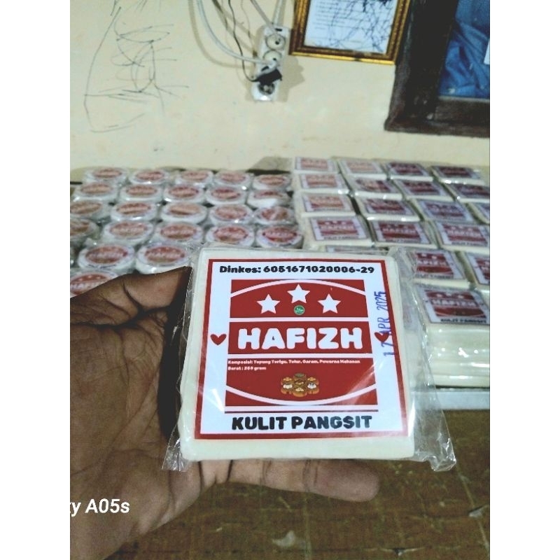 

Kulit Pangsit Kualitas Super [ 1kg ] -+ 200 Lembar