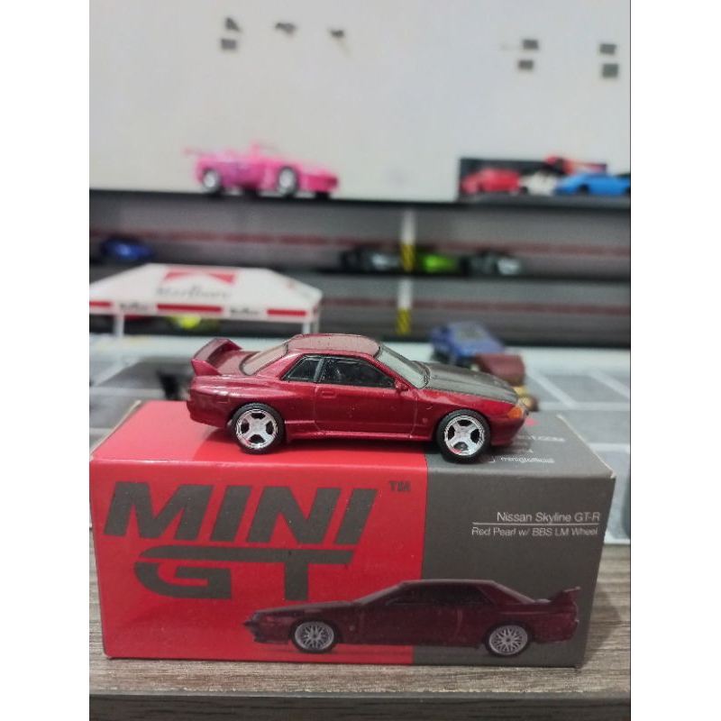 Mini GT Nissan Skyline GT-R Red Pearl