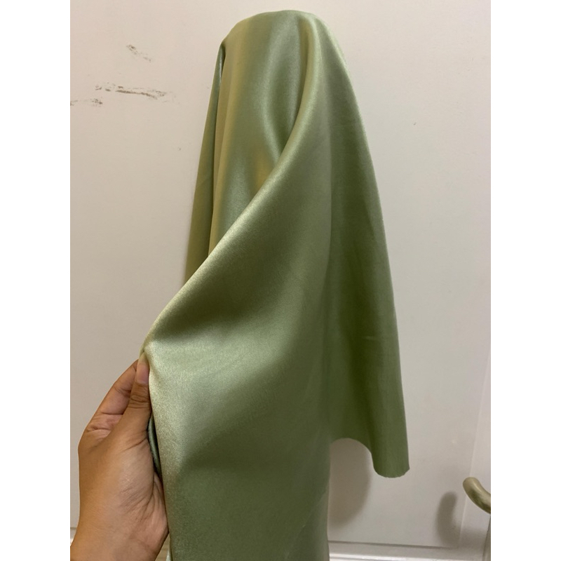 Bahan Kain Satin Maxmara Warna Sage Green Harga Setengah Meter