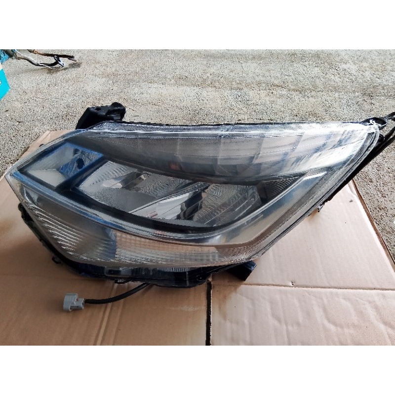 Headlamp lampu depan mobil Daihatsu sigra 2022-2023 original harga untuk satua