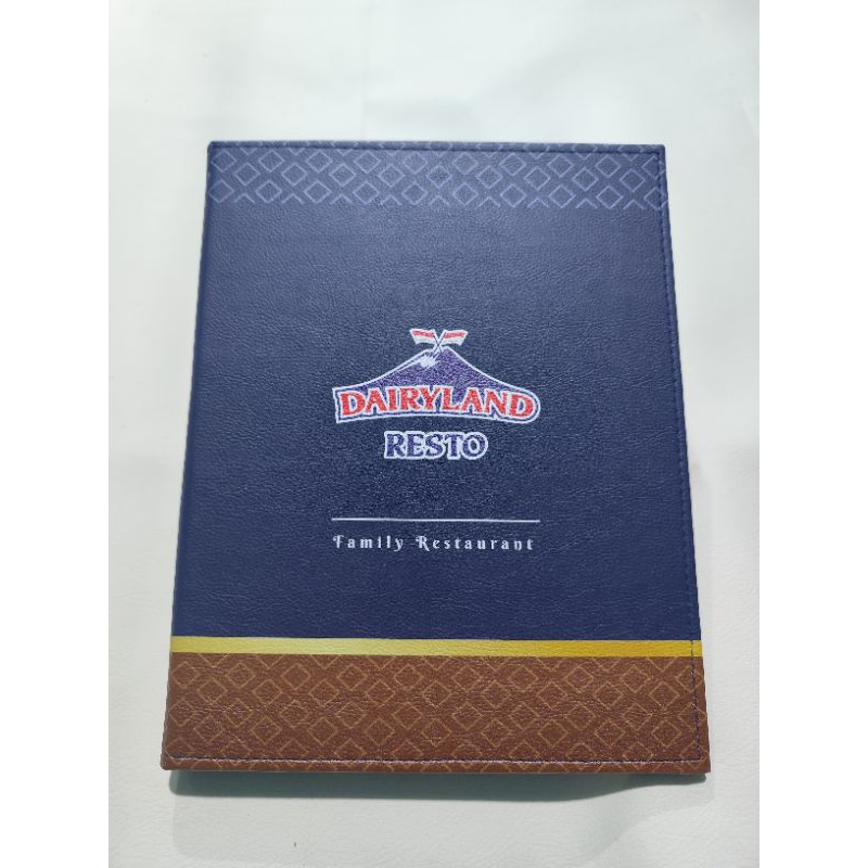 

Buku Menu Restoran Bahan Kulit Ukuran A4 Logo Print Isi Pelastik 10 Lembar