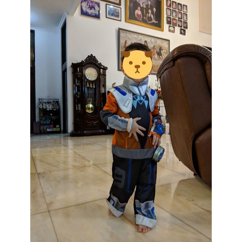 Preloved good condition Disney ORI costume star wars Miles tommorow land1. miles tomorrow land 4-5y 