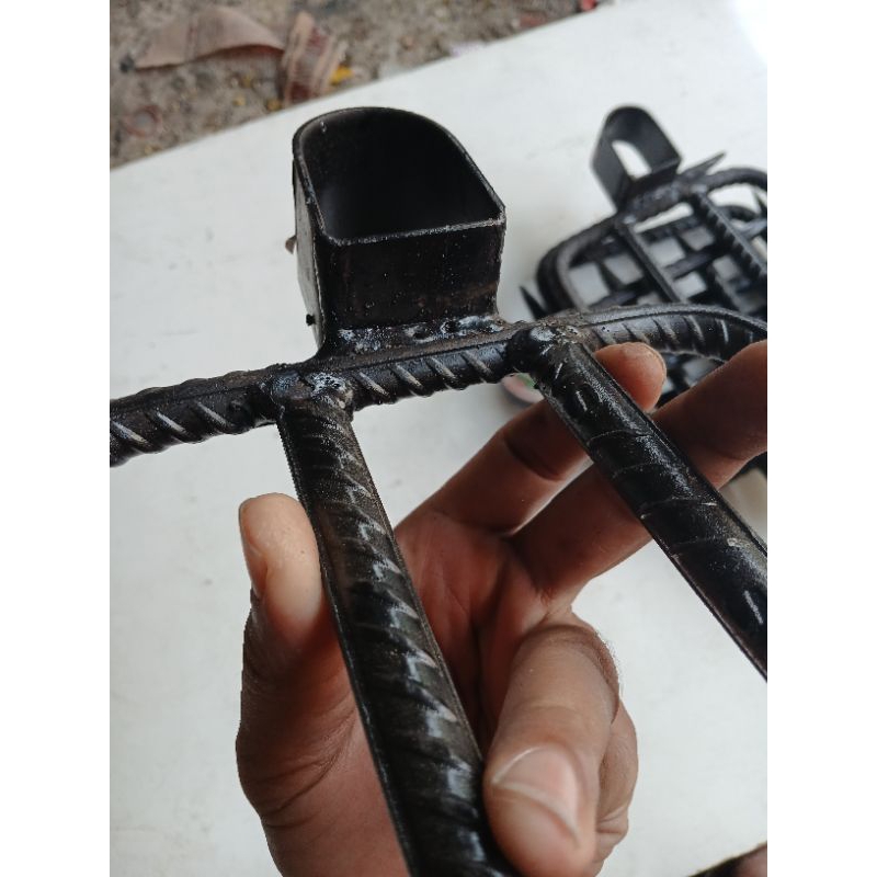 Garukan Cangkrang Besi Ulir 16 Mm