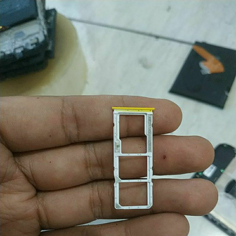 Simtray bekas POCO m3