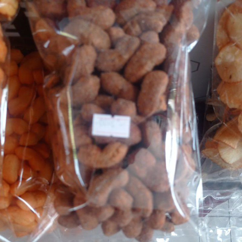 

SNACK CAMILAN MURAH PILUS COKLAT KACANG MANIS