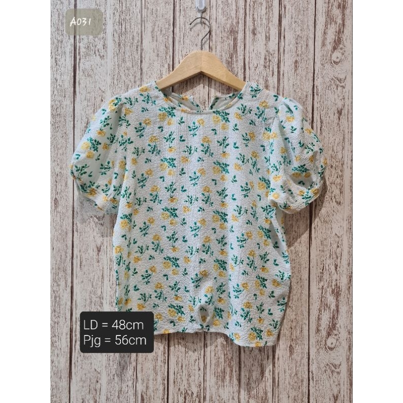 [A031] PRELOVED ATASAN WANITA PUTIH MOTIF BUNGA HIJAU KUNING