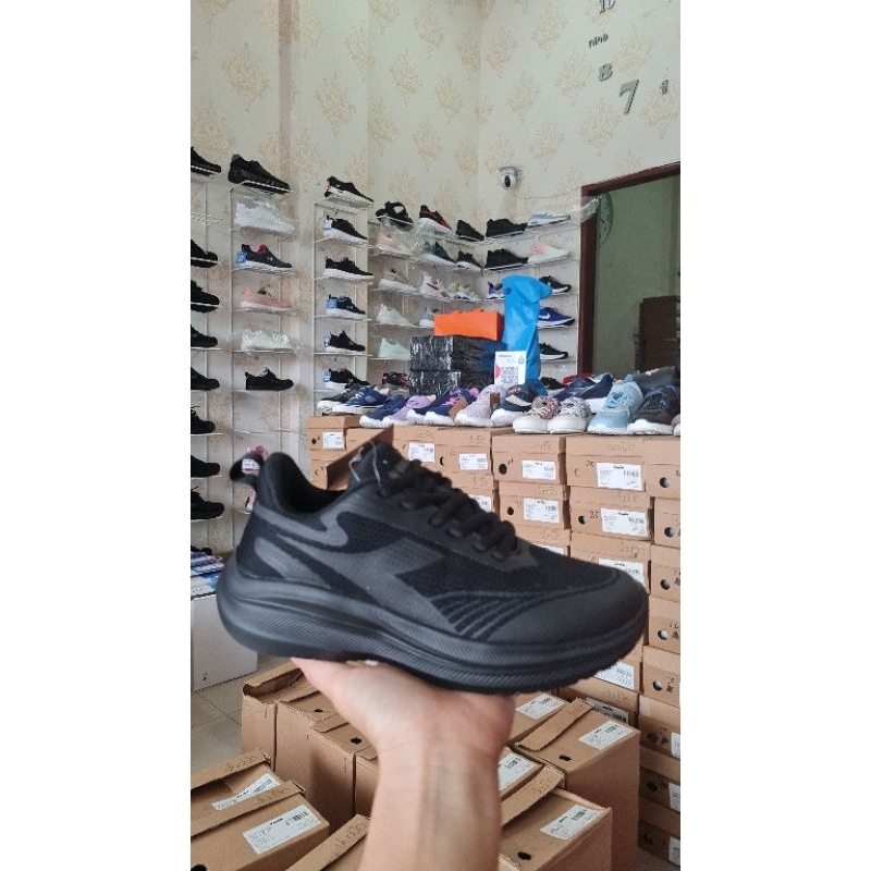 Sepatu Diadora full black HK Kalistik size 36
