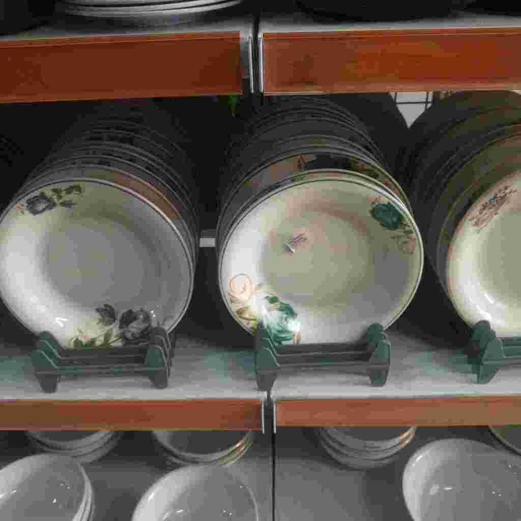 PIRING KERAMIK PUTIH MOTIF ROSE / PIRING CANTIK / PIRING MAKAN KERAMIK / PIRING MAKAN BUNGA