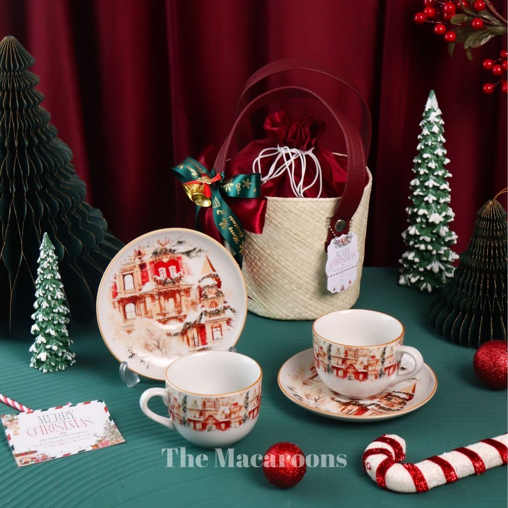 

Hampers Tas Anyaman isi Cangkir Set Natal / Christmas Parsel Souvenir Keranjang