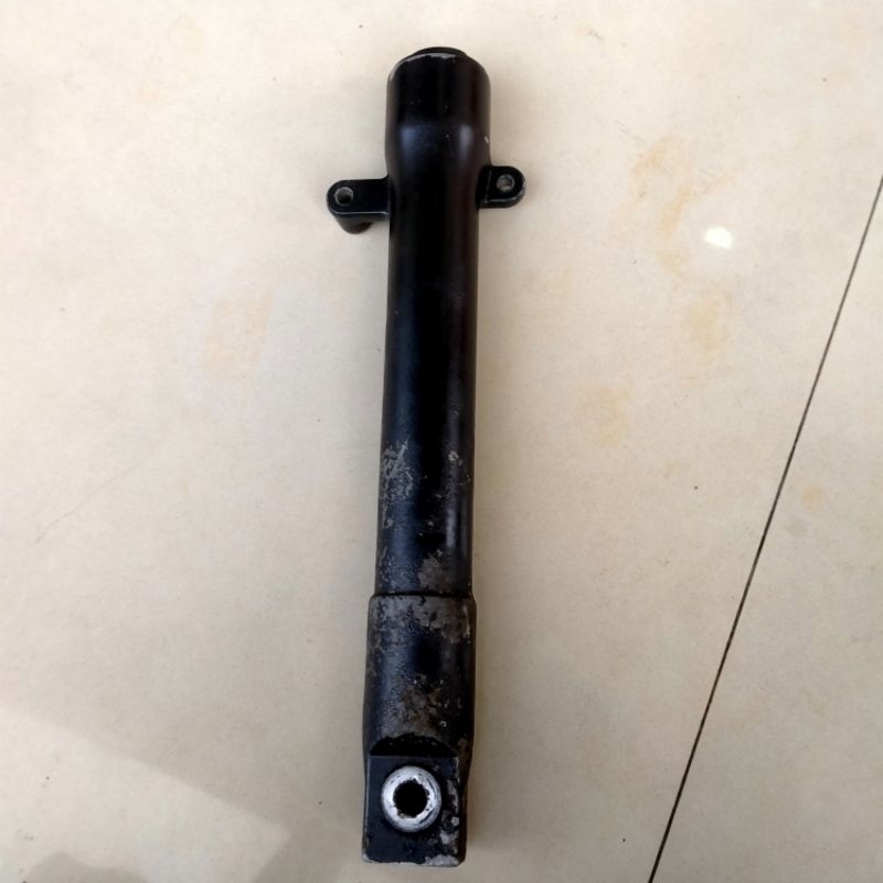 Bottom shock depan sebelah kiri Honda CBR 150 old KPP karburator Thailand tabung shock depan